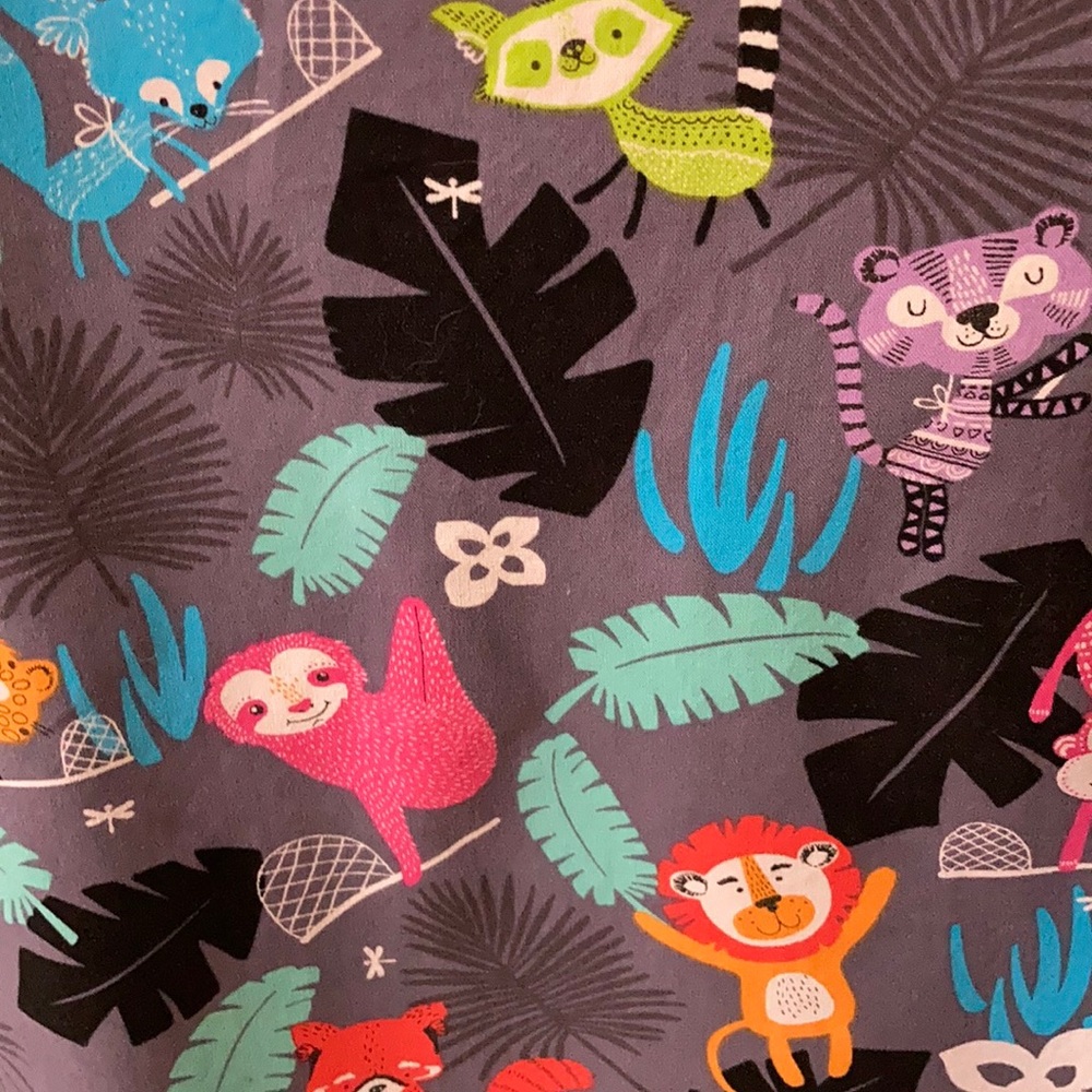 ScrubStar Animal Print Scrub Top. Size Med - Picture 4 of 4